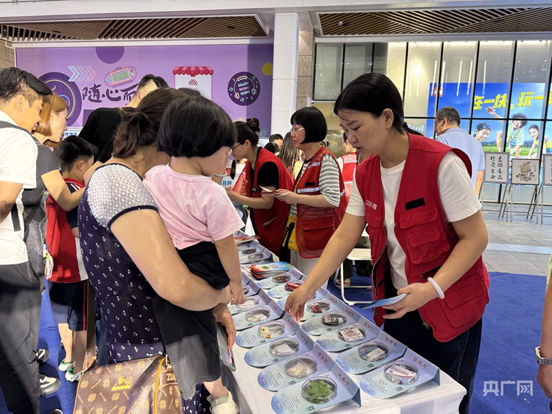 武汉市青山区：“科技+非遗”融合创新 沉浸式禁毒宣传现场“圈粉”(图2)